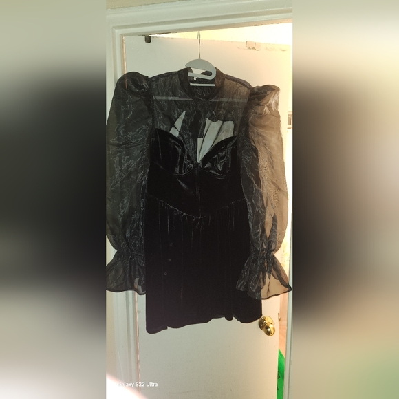 Black dress - Picture 6 of 7